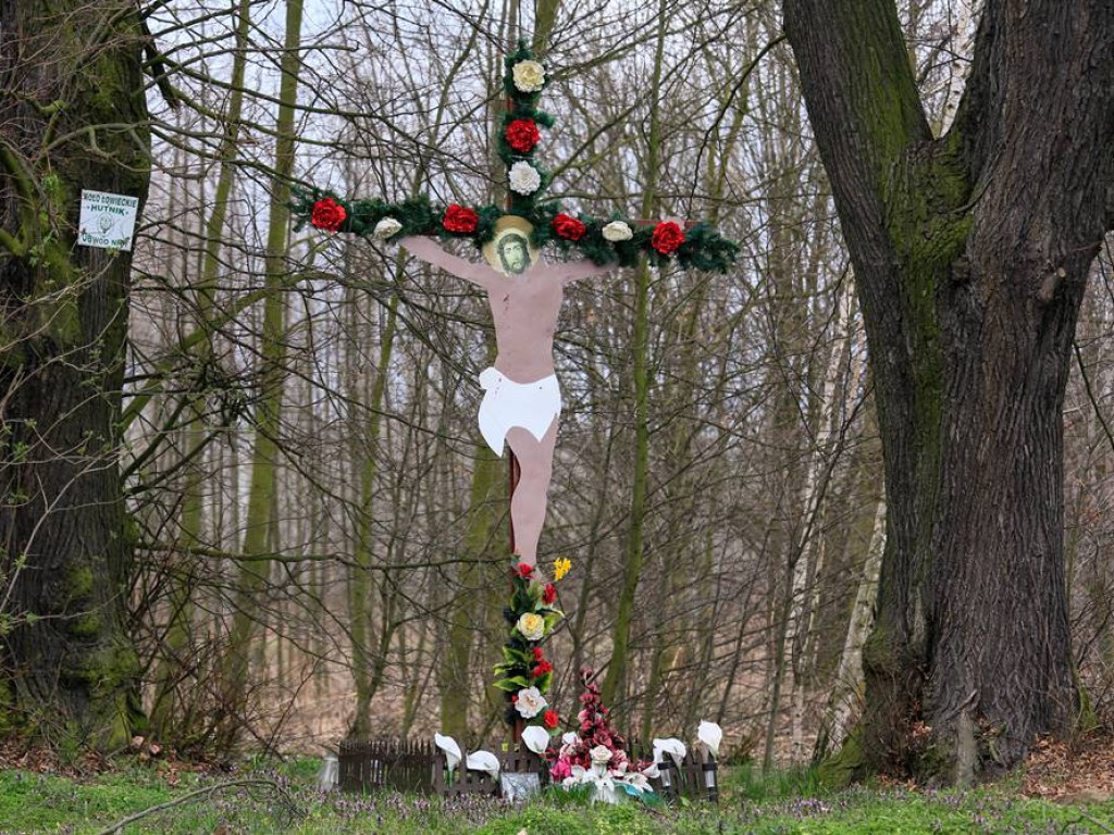 Czarne msze w ruinach kościoła w Rapocinie?