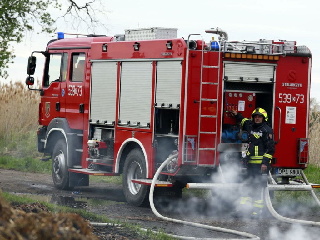 Akcja strażaków trwała 13 godzin. Stóg słomy spłonął