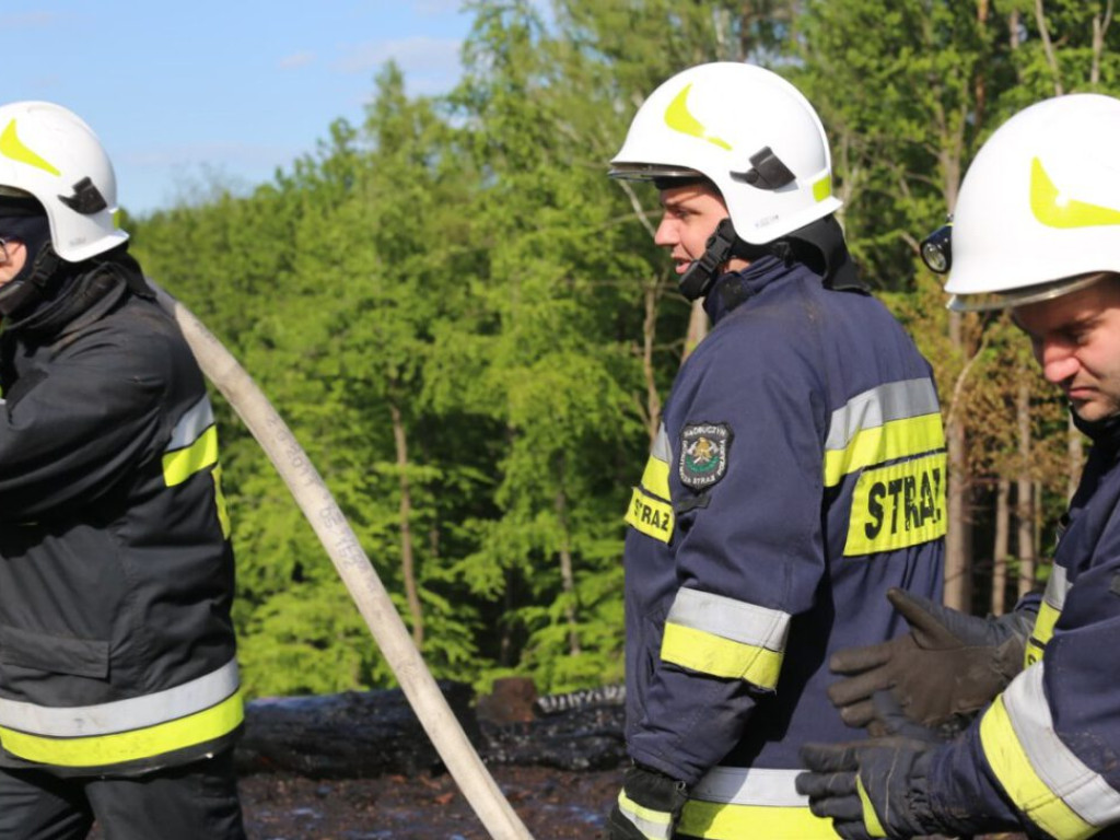 Samoloty gaśnicze w akcji! Płonie drewno nieopodal Góry św. Anny