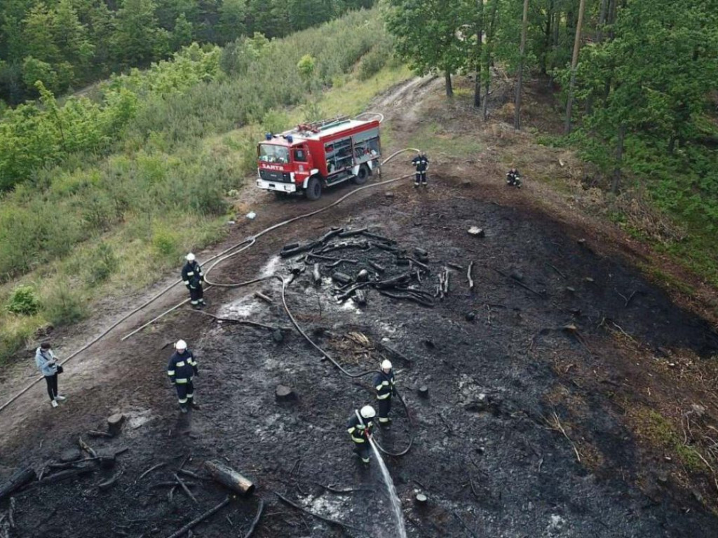 Samoloty gaśnicze w akcji! Płonie drewno nieopodal Góry św. Anny