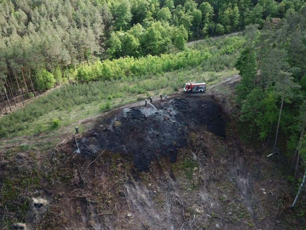 Samoloty gaśnicze w akcji! Płonie drewno nieopodal Góry św. Anny