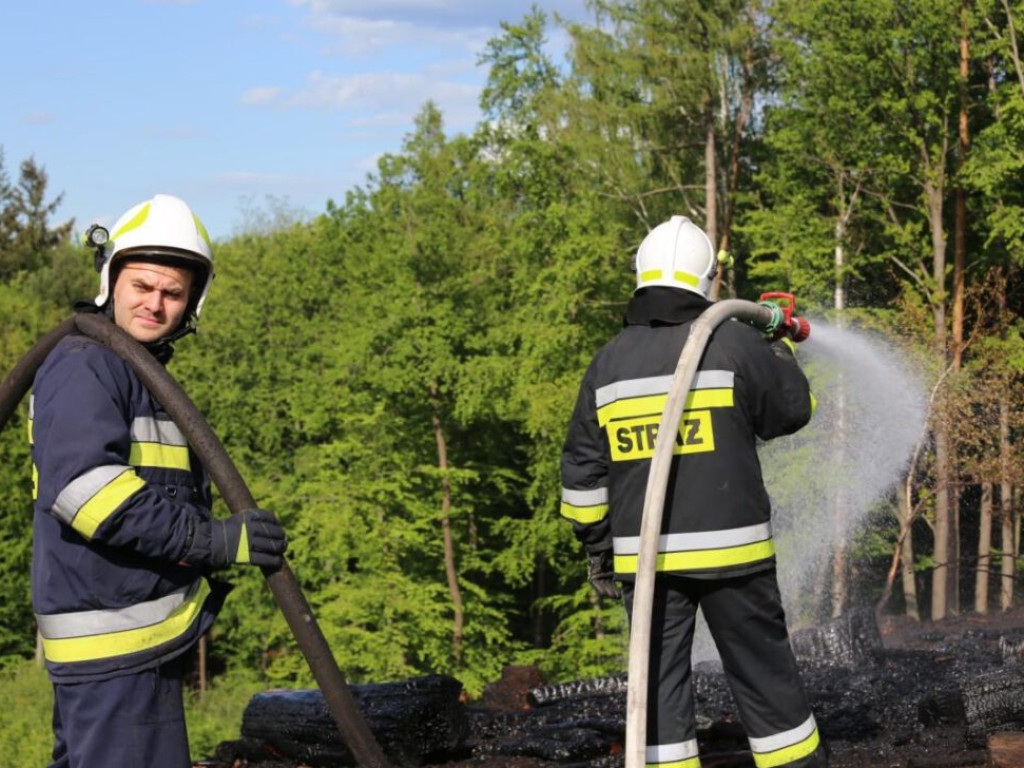 Samoloty gaśnicze w akcji! Płonie drewno nieopodal Góry św. Anny