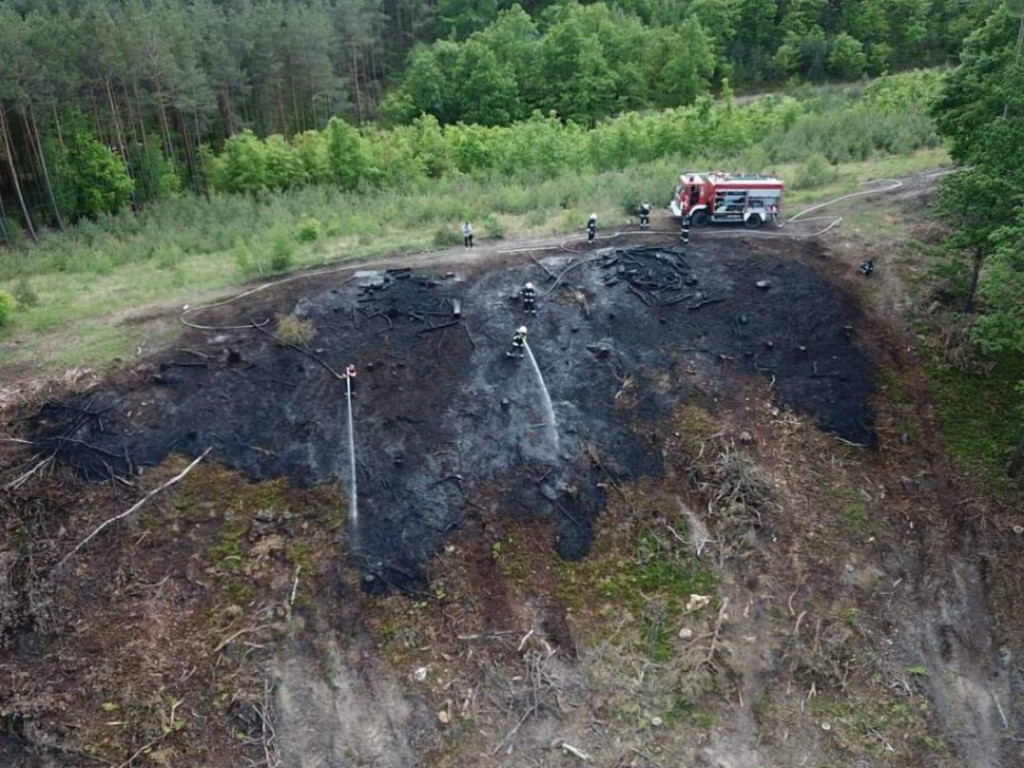 Samoloty gaśnicze w akcji! Płonie drewno nieopodal Góry św. Anny