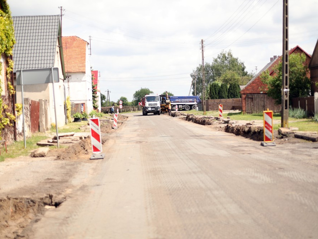 Droga z Kozich Dołów do Kotli rozkopana. Mieszkańcy się cieszą: Udało się, bo wyremontują nam cały odcinek!