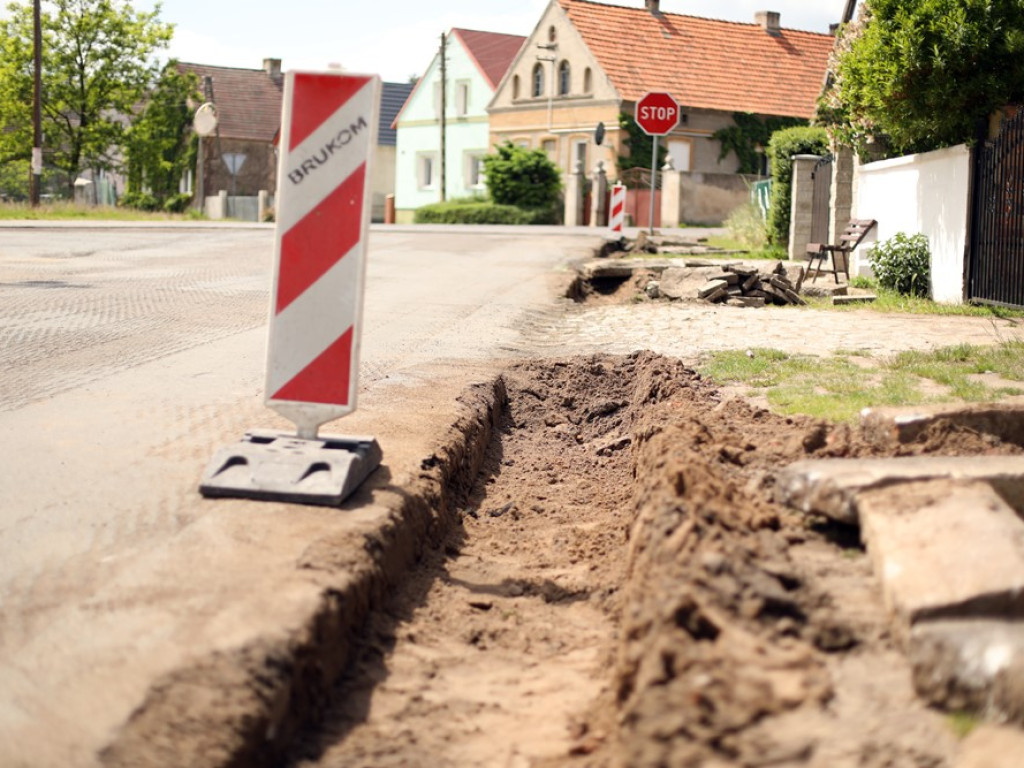 Droga z Kozich Dołów do Kotli rozkopana. Mieszkańcy się cieszą: Udało się, bo wyremontują nam cały odcinek!
