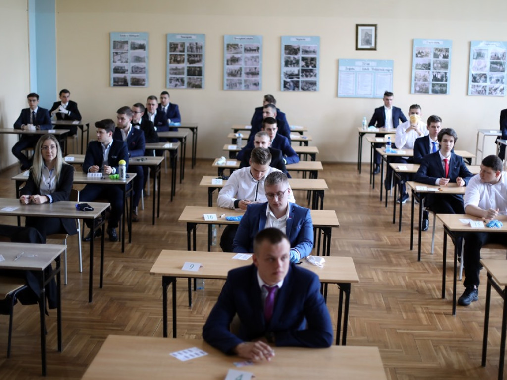 Rozpoczęły się matury. W Głogowie egzaminy zdaje 800 absolwentów