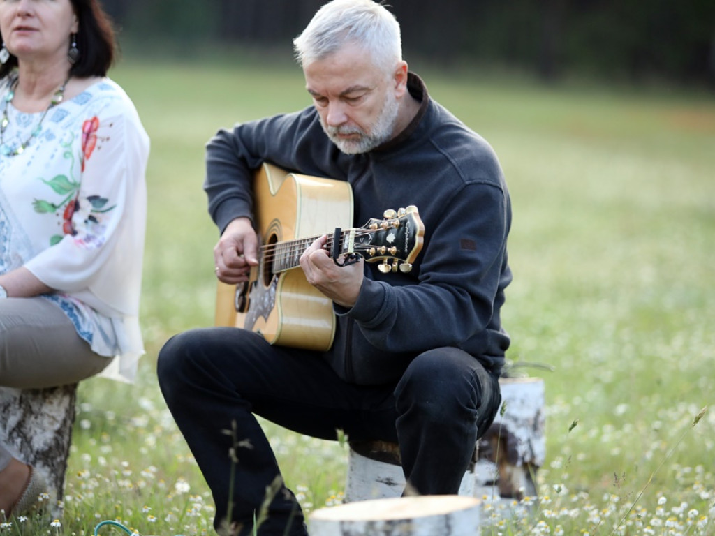 Poezja śpiewana na polanie w Grochowicach. 