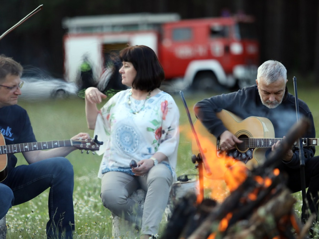 Poezja śpiewana na polanie w Grochowicach. 