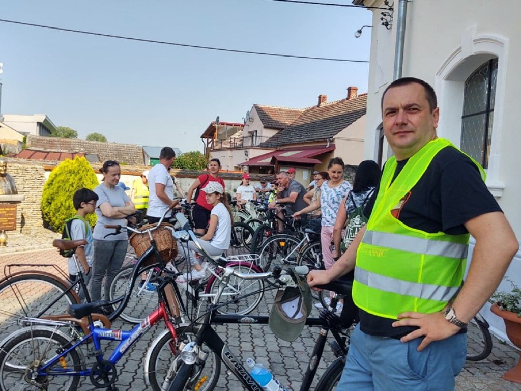 Ksiądz był zaskoczony, bo chętnych nie brakowało! Na rowerach ruszyli do Grodowca