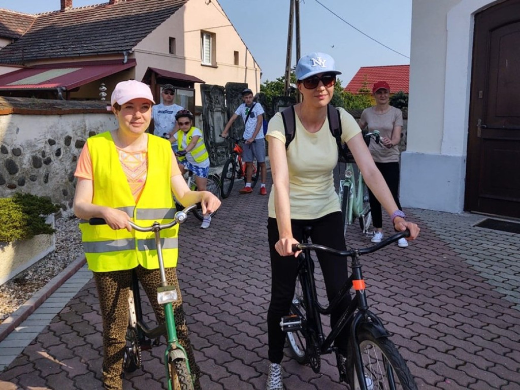 Ksiądz był zaskoczony, bo chętnych nie brakowało! Na rowerach ruszyli do Grodowca