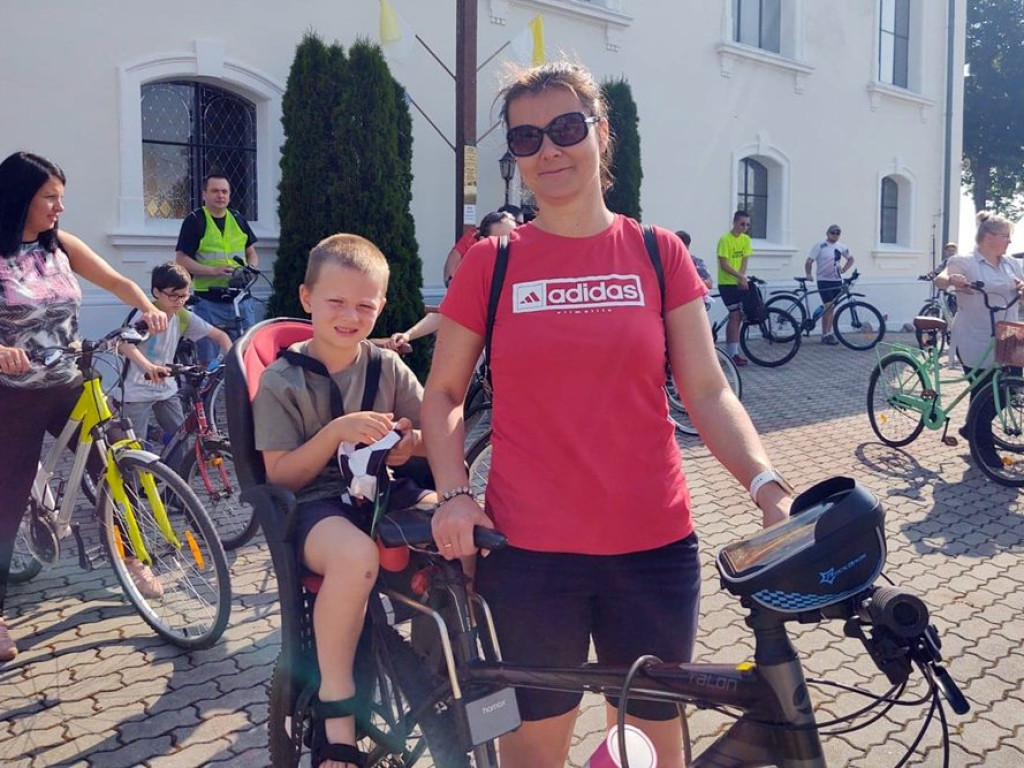Ksiądz był zaskoczony, bo chętnych nie brakowało! Na rowerach ruszyli do Grodowca
