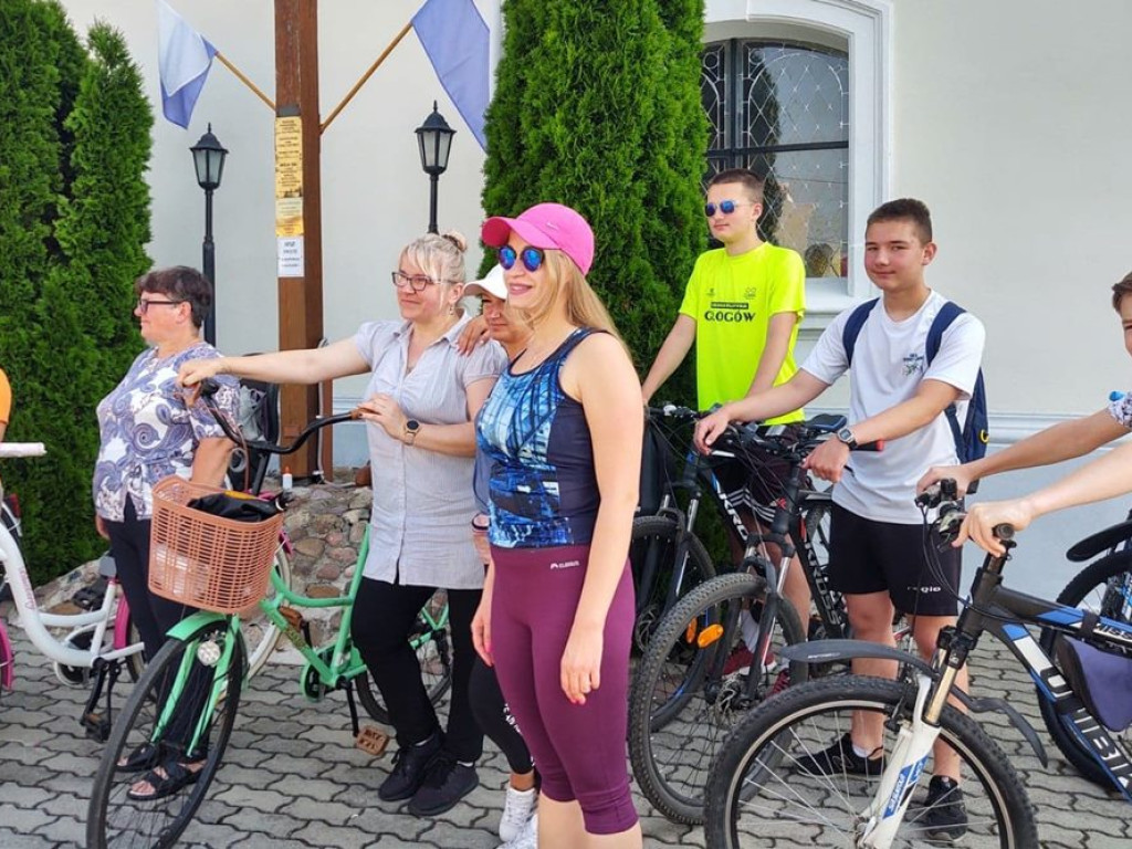 Ksiądz był zaskoczony, bo chętnych nie brakowało! Na rowerach ruszyli do Grodowca