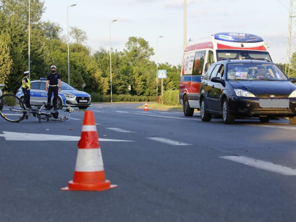 Poważne potrącenie na przejściu dla pieszych. Rowerzystka w ciężkim stanie trafiła do szpitala