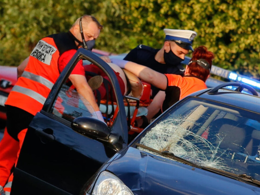 Poważne potrącenie na przejściu dla pieszych. Rowerzystka w ciężkim stanie trafiła do szpitala