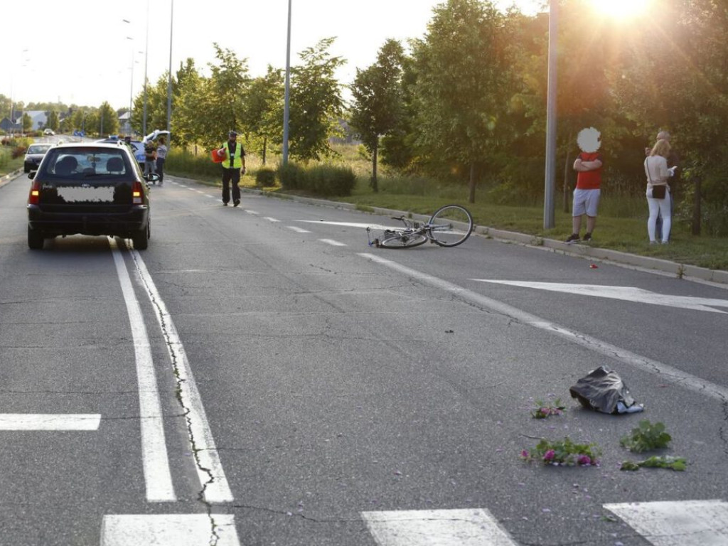 Poważne potrącenie na przejściu dla pieszych. Rowerzystka w ciężkim stanie trafiła do szpitala
