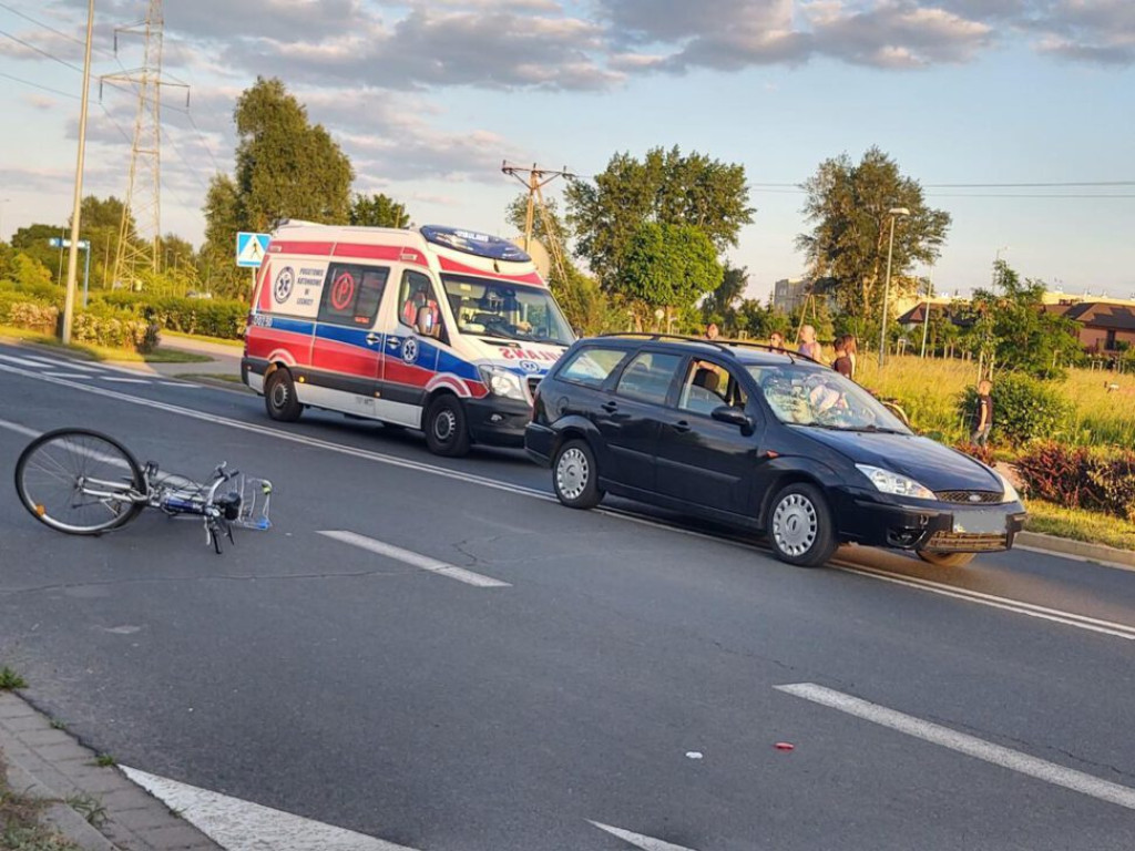 Poważne potrącenie na przejściu dla pieszych. Rowerzystka w ciężkim stanie trafiła do szpitala