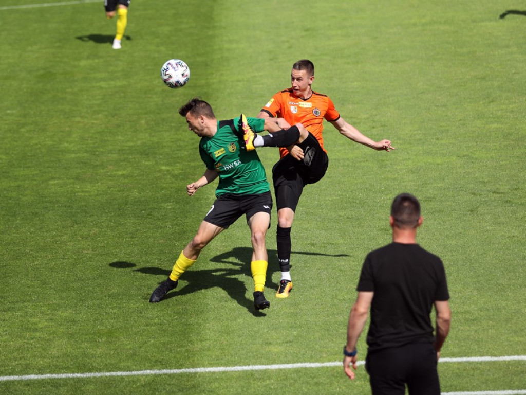 Wyrównany pojedynek Chrobrego z GKS-em i podział punktów