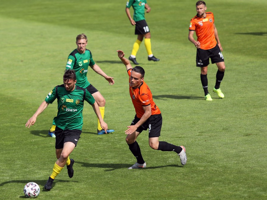 Wyrównany pojedynek Chrobrego z GKS-em i podział punktów