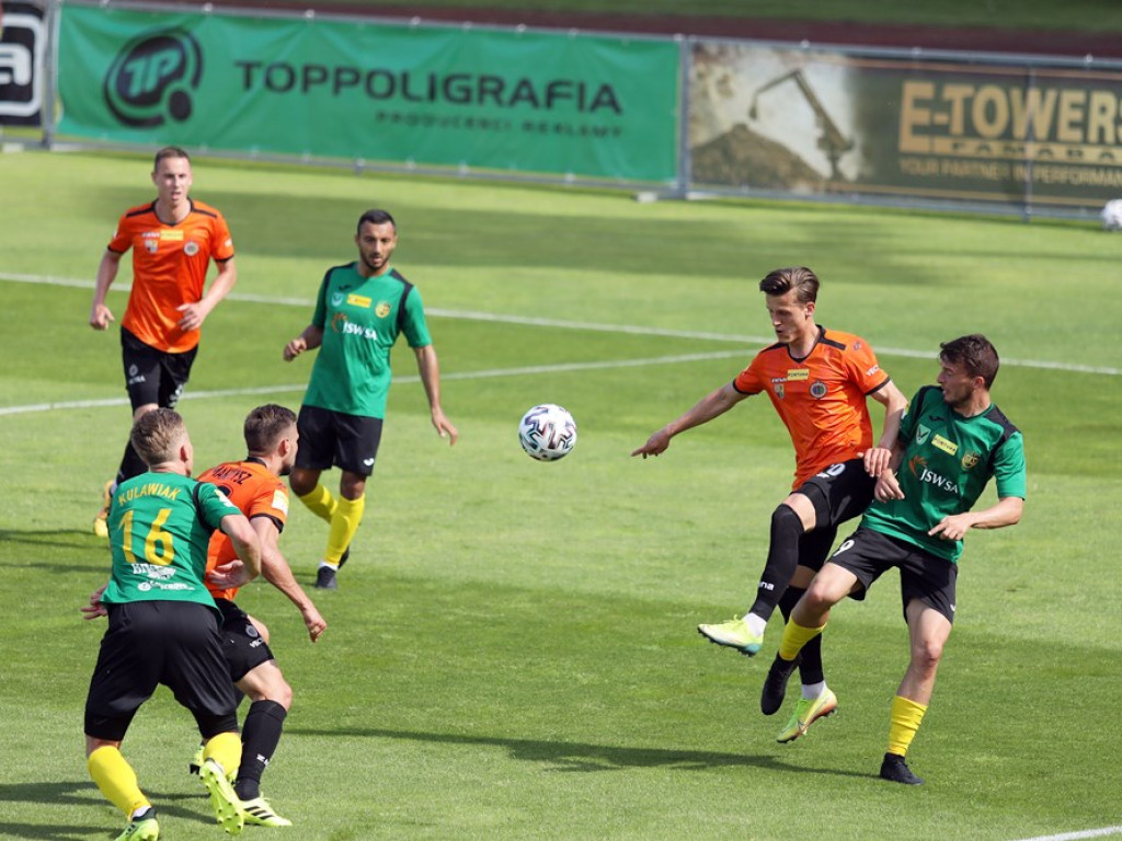 Wyrównany pojedynek Chrobrego z GKS-em i podział punktów
