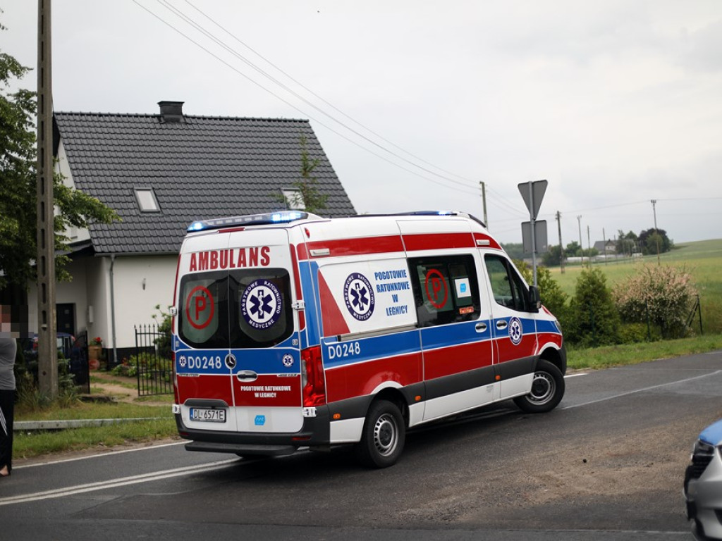 Zagapił się i uderzył w auto dostawcze. Kierowca w szpitalu