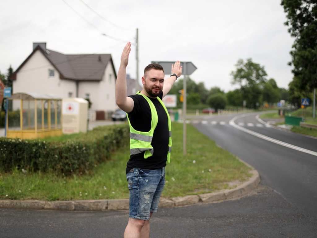 Zagapił się i uderzył w auto dostawcze. Kierowca w szpitalu