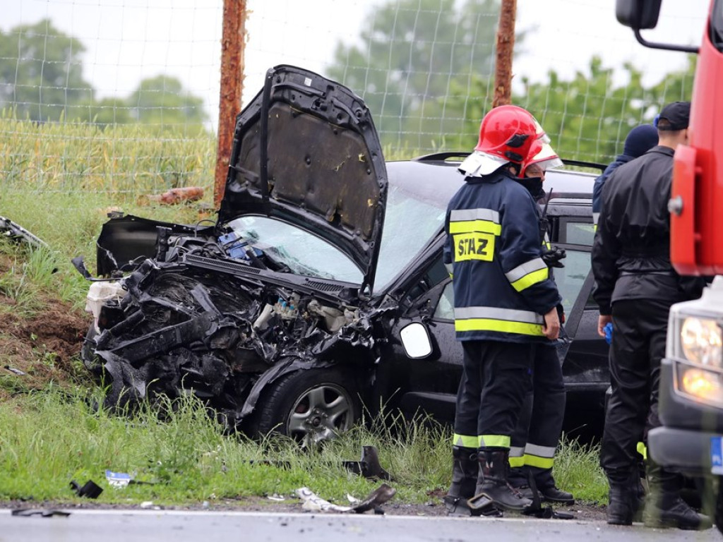 Uwaga wypadek! Ranni zostali uwięzieni w swoich samochodach