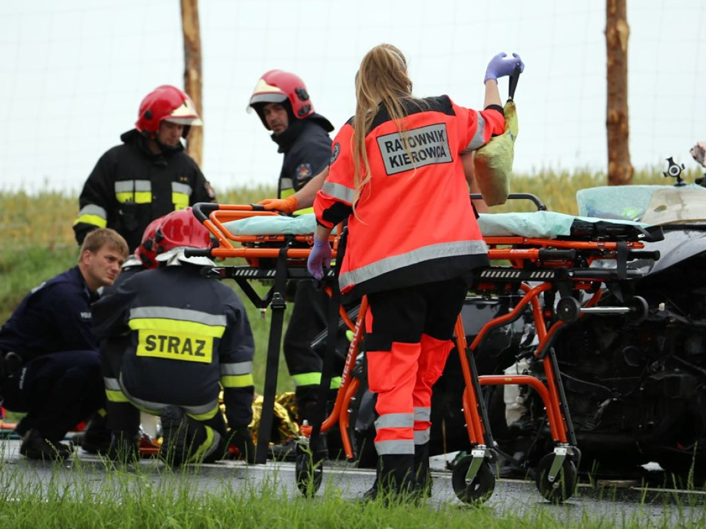 Uwaga wypadek! Ranni zostali uwięzieni w swoich samochodach