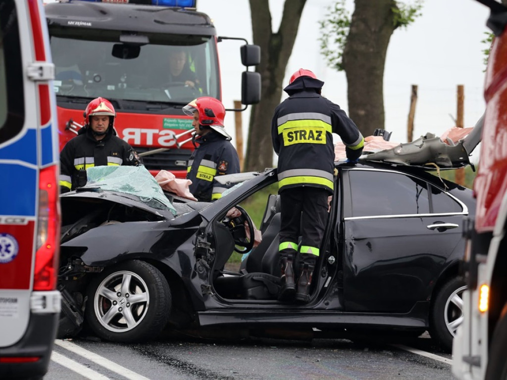 Uwaga wypadek! Ranni zostali uwięzieni w swoich samochodach
