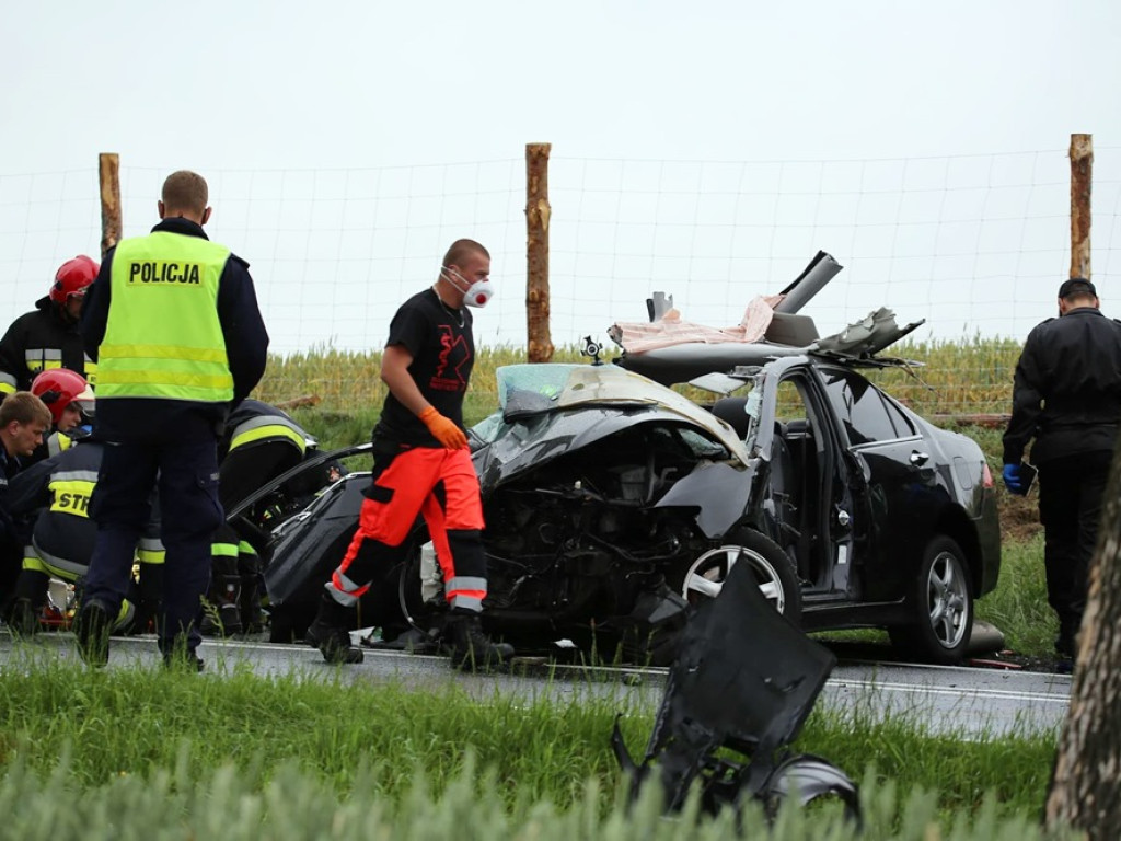 Uwaga wypadek! Ranni zostali uwięzieni w swoich samochodach