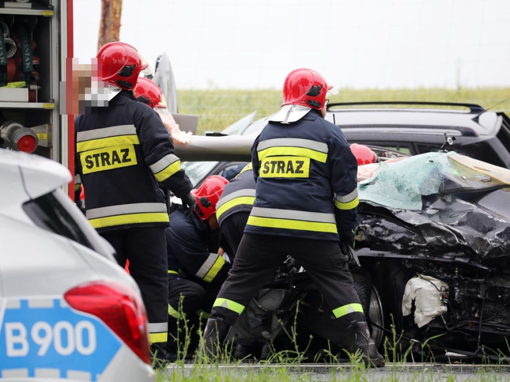 Uwaga wypadek! Ranni zostali uwięzieni w swoich samochodach
