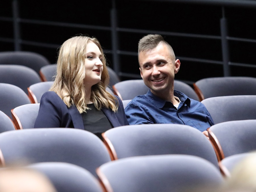 Z przyjaciółmi na scenie i widowni. Piękny koncert w teatrze