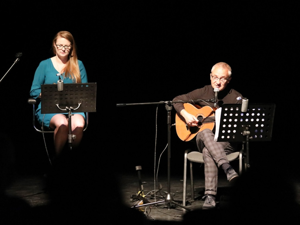 Z przyjaciółmi na scenie i widowni. Piękny koncert w teatrze