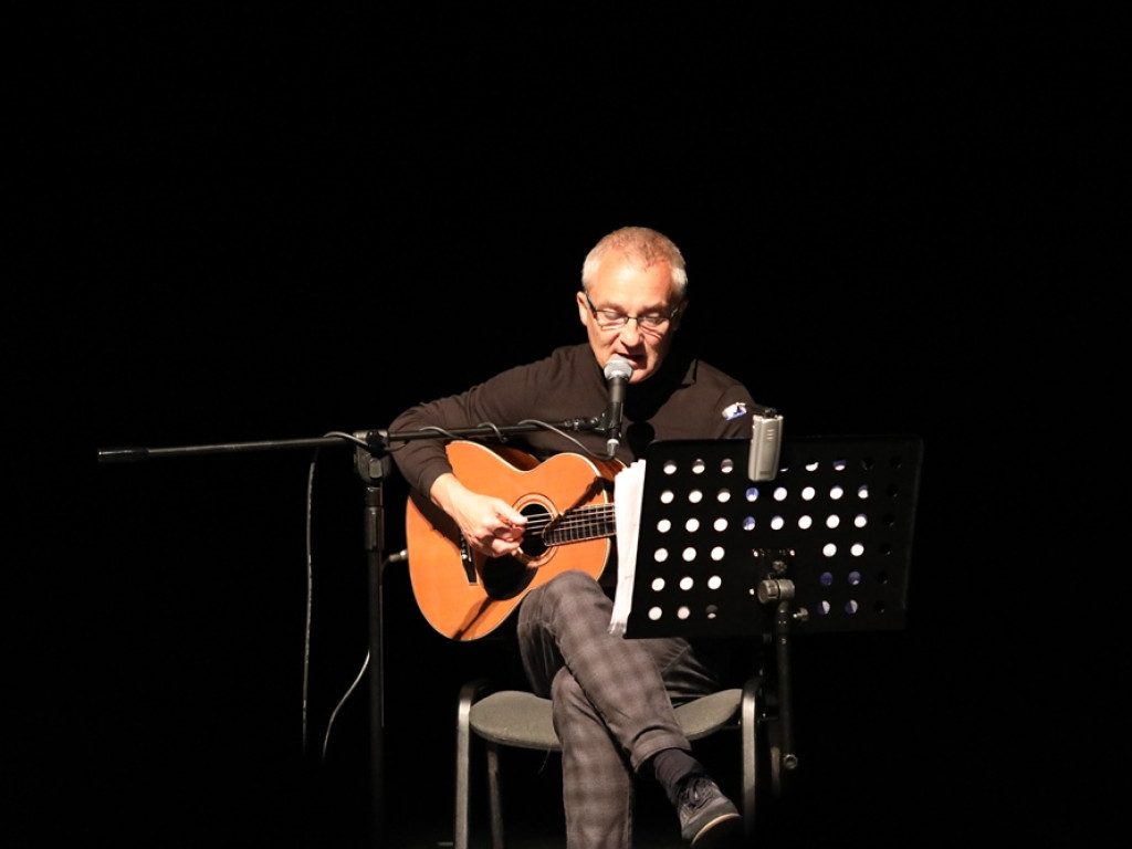 Z przyjaciółmi na scenie i widowni. Piękny koncert w teatrze