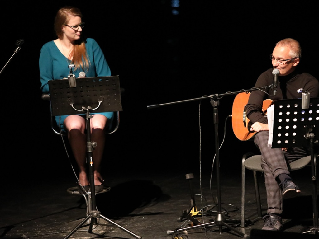 Z przyjaciółmi na scenie i widowni. Piękny koncert w teatrze