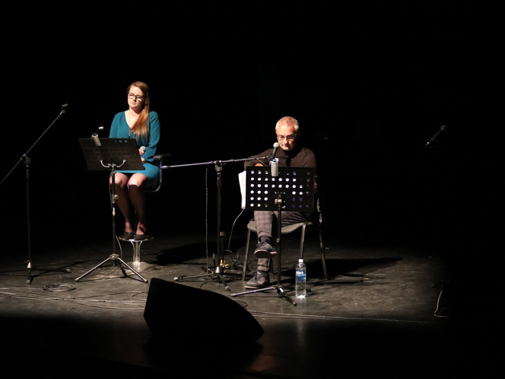 Z przyjaciółmi na scenie i widowni. Piękny koncert w teatrze