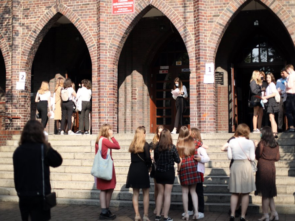 WAKACJE! Uczniowie odebrali świadectwa, ale akademii z okazji zakończenia roku szkolnego nie było