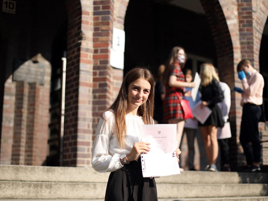 WAKACJE! Uczniowie odebrali świadectwa, ale akademii z okazji zakończenia roku szkolnego nie było