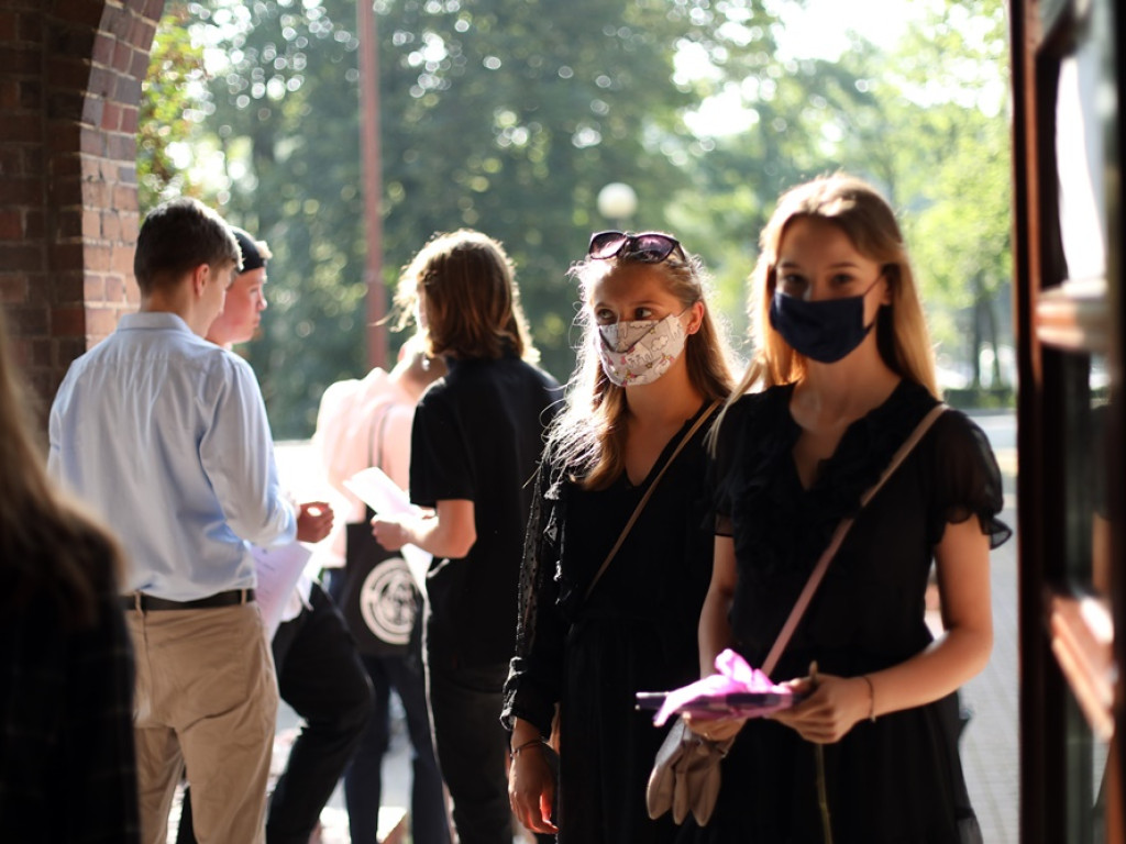 WAKACJE! Uczniowie odebrali świadectwa, ale akademii z okazji zakończenia roku szkolnego nie było