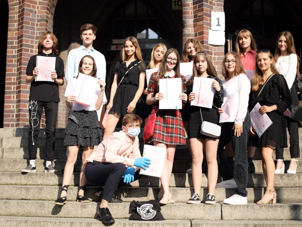 WAKACJE! Uczniowie odebrali świadectwa, ale akademii z okazji zakończenia roku szkolnego nie było