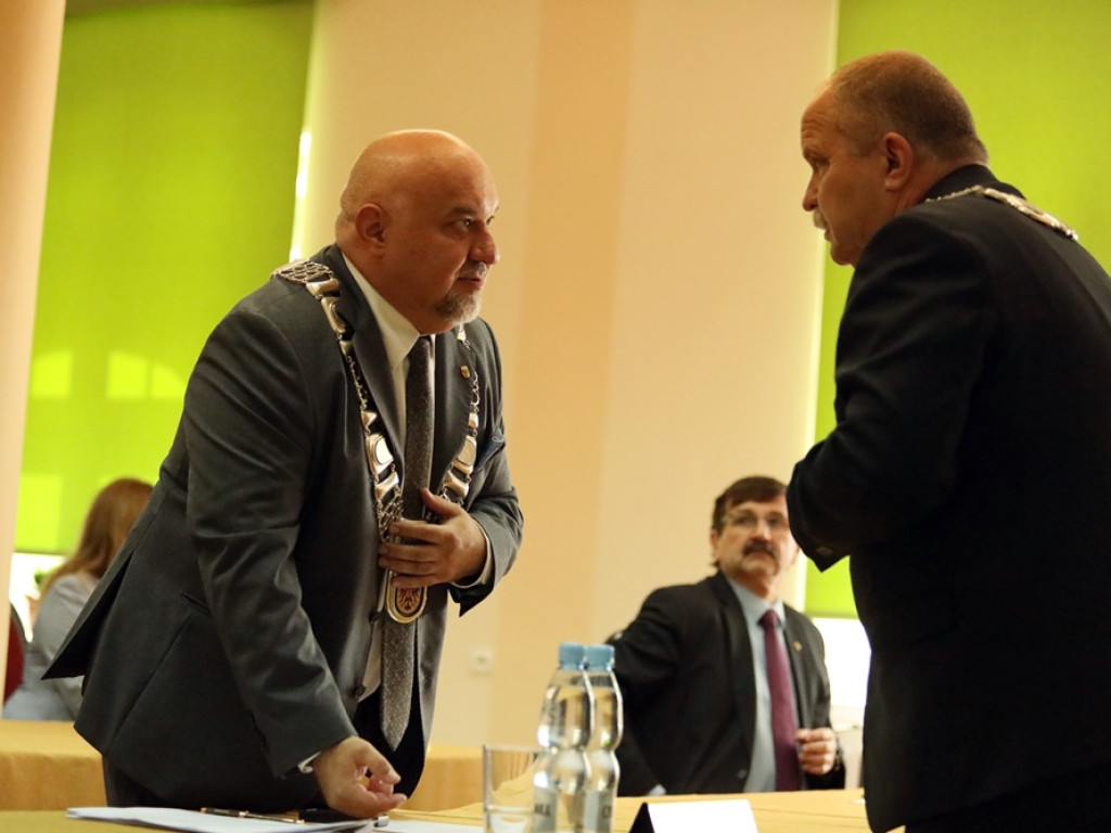 Starosta z absolutorium za 2019 rok. Ale było sześć głosów przeciwnych i krytyka radnych klubu PiS