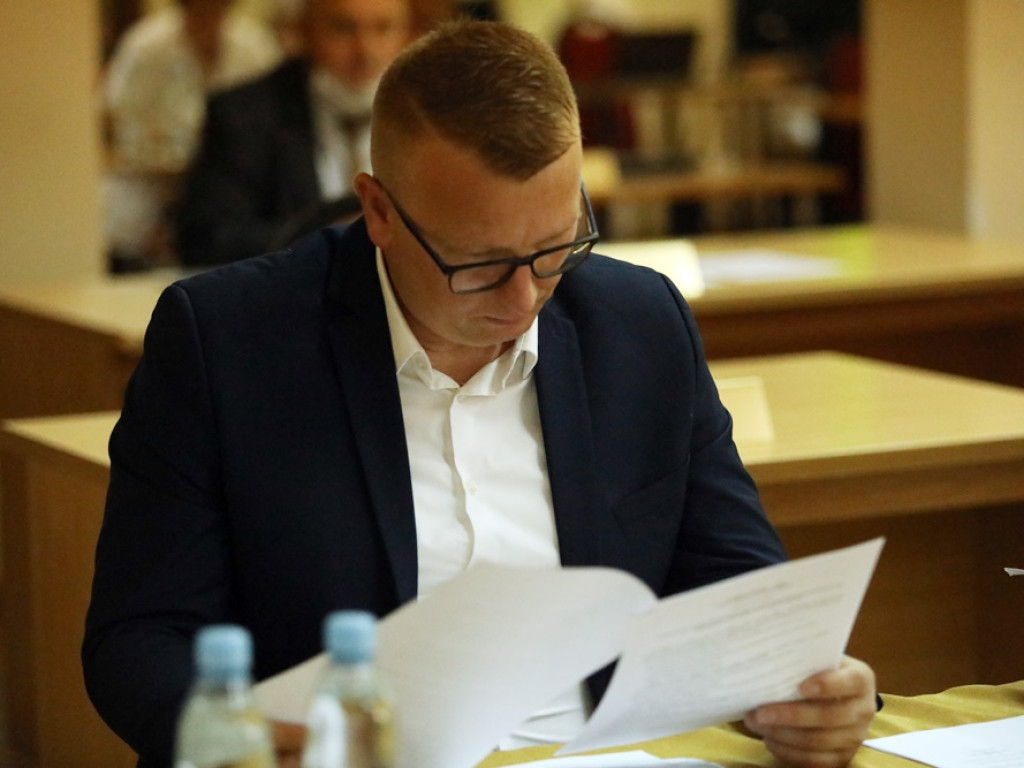 Starosta z absolutorium za 2019 rok. Ale było sześć głosów przeciwnych i krytyka radnych klubu PiS