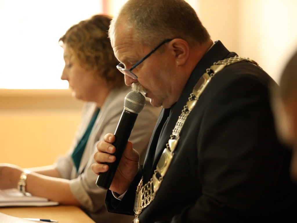 Starosta z absolutorium za 2019 rok. Ale było sześć głosów przeciwnych i krytyka radnych klubu PiS