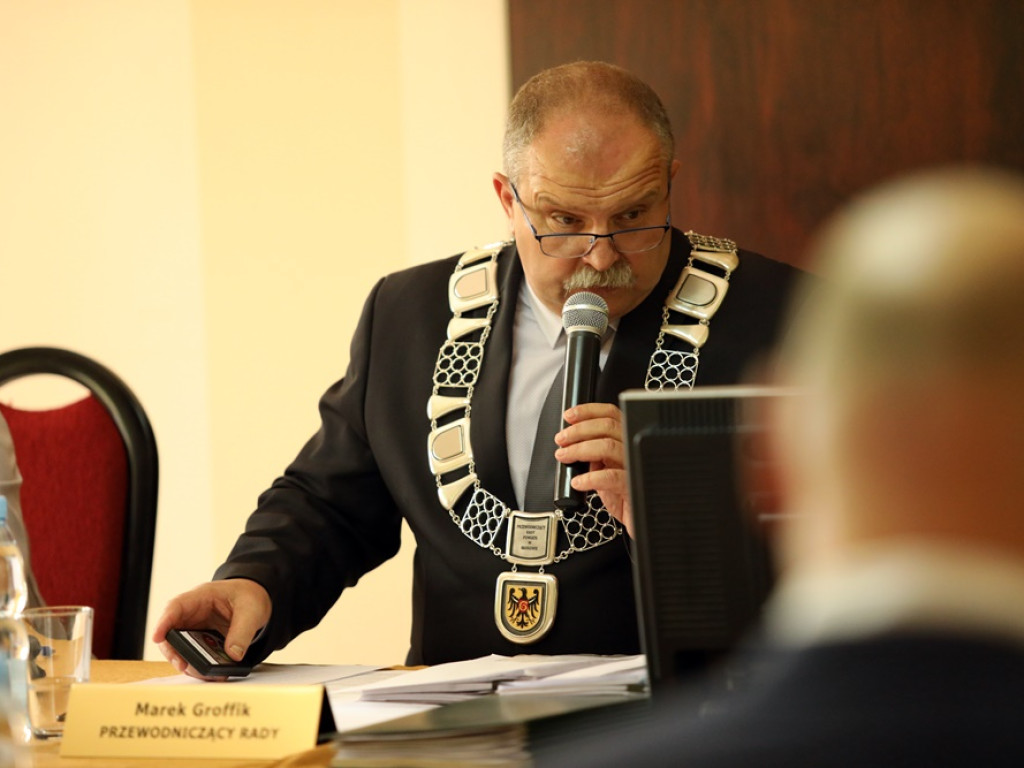 Starosta z absolutorium za 2019 rok. Ale było sześć głosów przeciwnych i krytyka radnych klubu PiS