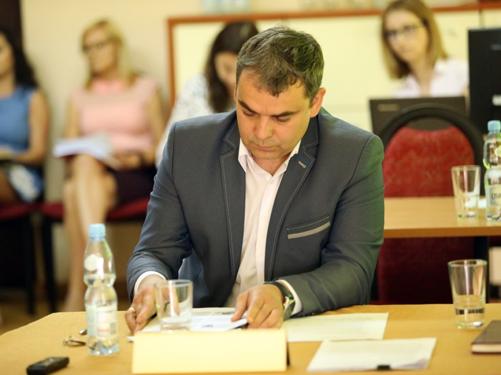Starosta z absolutorium za 2019 rok. Ale było sześć głosów przeciwnych i krytyka radnych klubu PiS