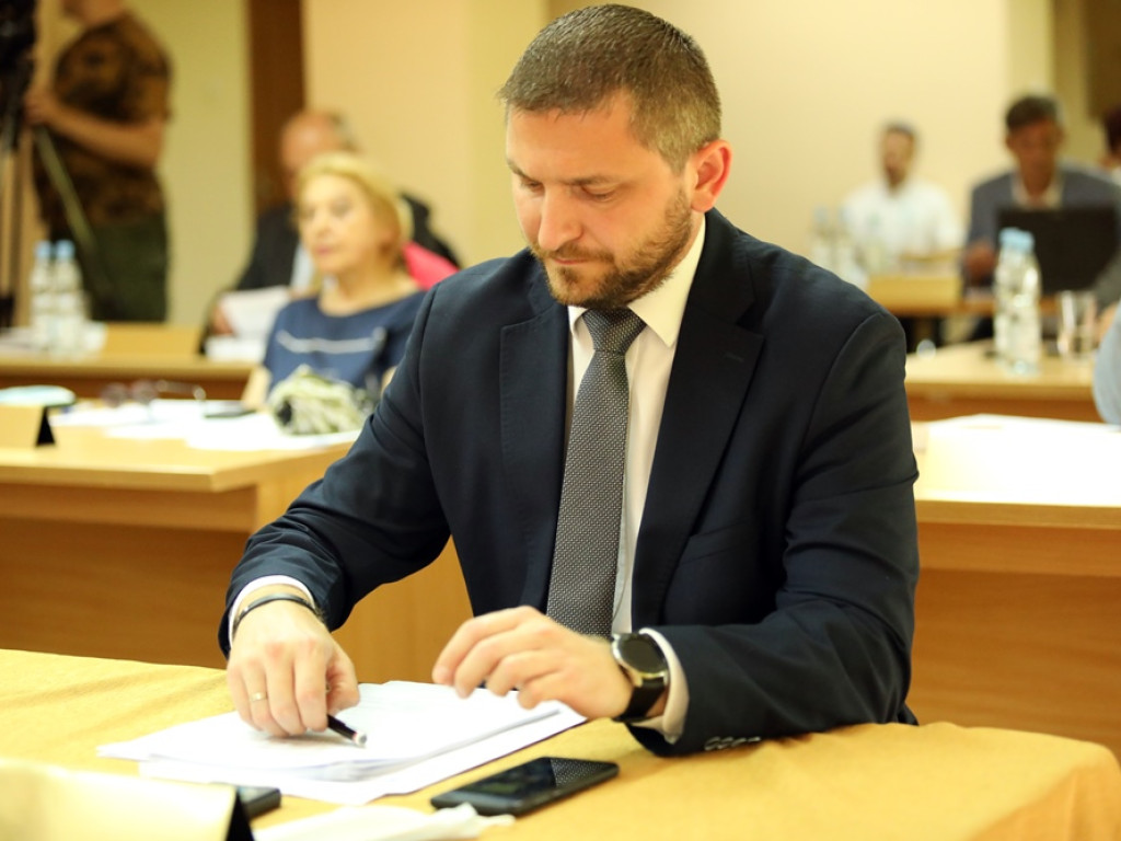 Starosta z absolutorium za 2019 rok. Ale było sześć głosów przeciwnych i krytyka radnych klubu PiS