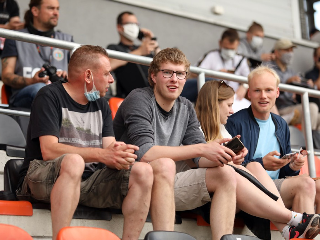 Gra Chrobry. Kibice pomarańczowo-czarnych wrócili na trybuny