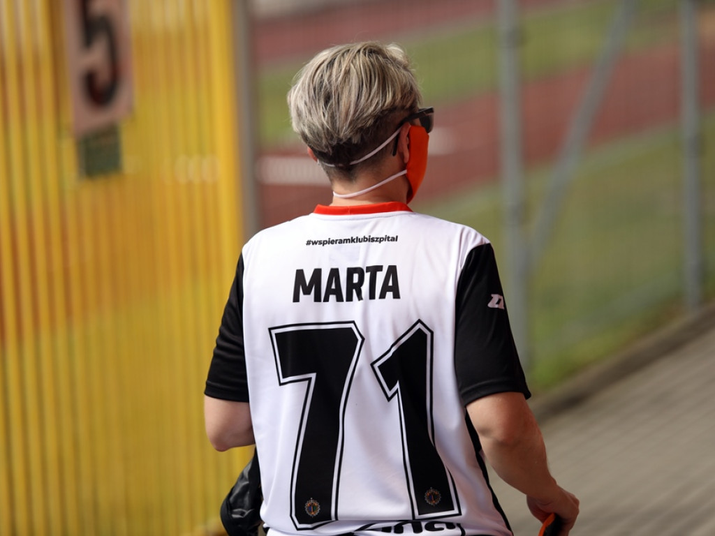 Gra Chrobry. Kibice pomarańczowo-czarnych wrócili na trybuny