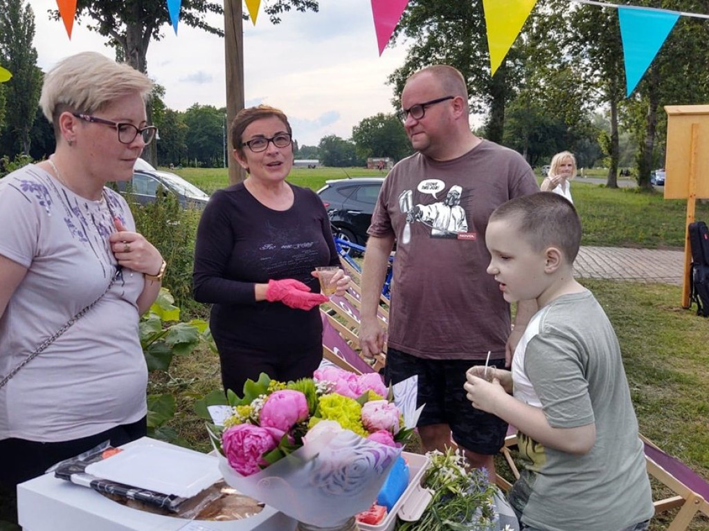 Piękny ten ogród nad Odrą! Była ciężka praca, a teraz przyszedł czas na świętowanie