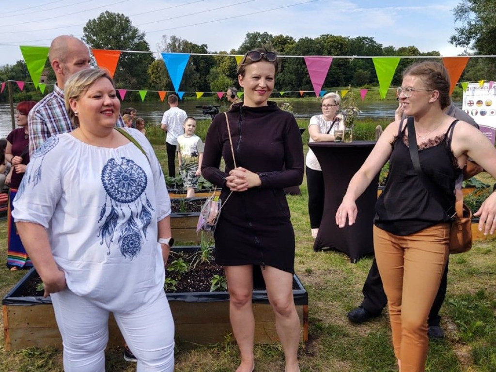 Piękny ten ogród nad Odrą! Była ciężka praca, a teraz przyszedł czas na świętowanie