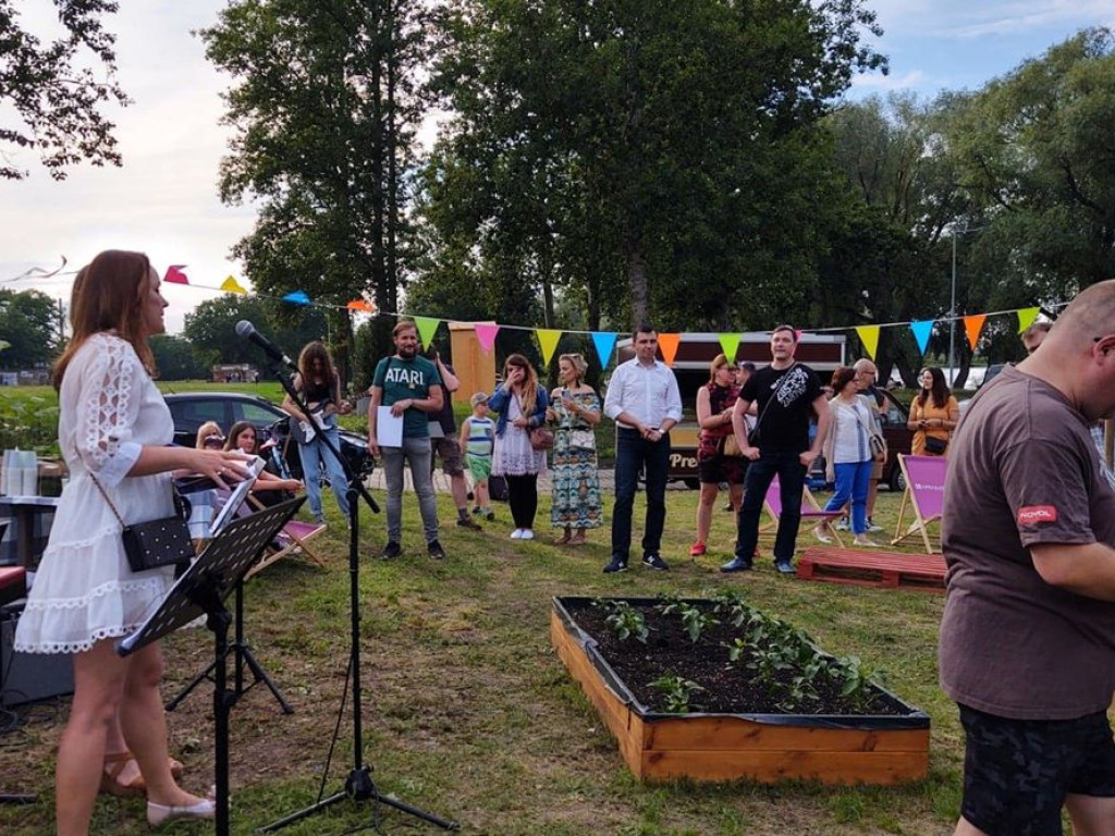 Piękny ten ogród nad Odrą! Była ciężka praca, a teraz przyszedł czas na świętowanie